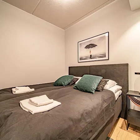 C10 Center Incl 2 Passes By Aavalevi * Levi